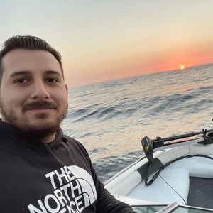 Meet your Posher, Dennis